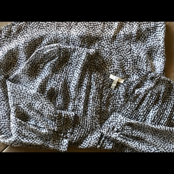 💕JOIE Silk Blouse flowy top Pintuck detail - Picture 4 of 6